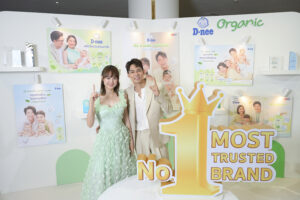 009.D-nee Presenter 2025